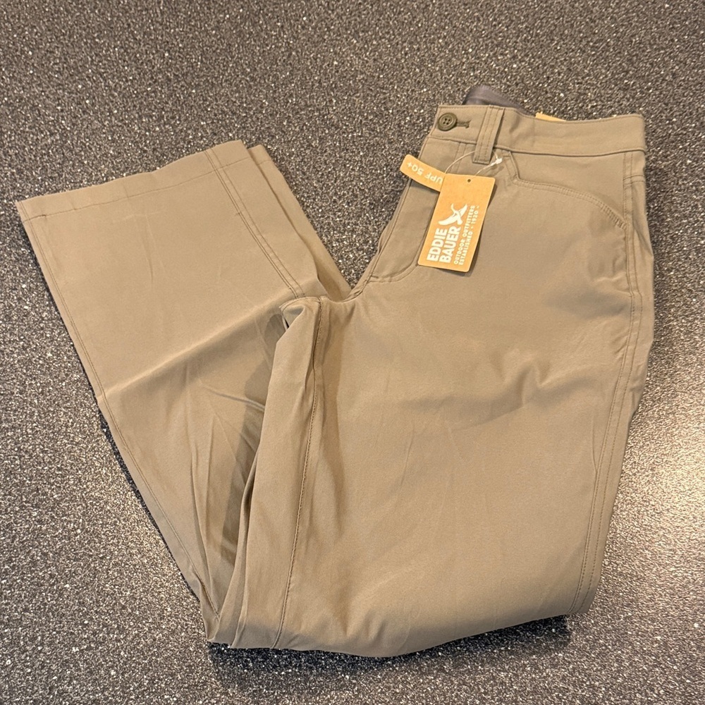 NWT Eddie Bauer Men's Olive Ranier Cargo Pants - 30 waist, 32 length